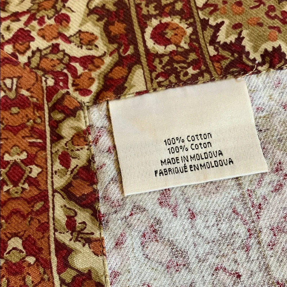 Williams-Sonoma tablecloth 86 x 67 shown folded